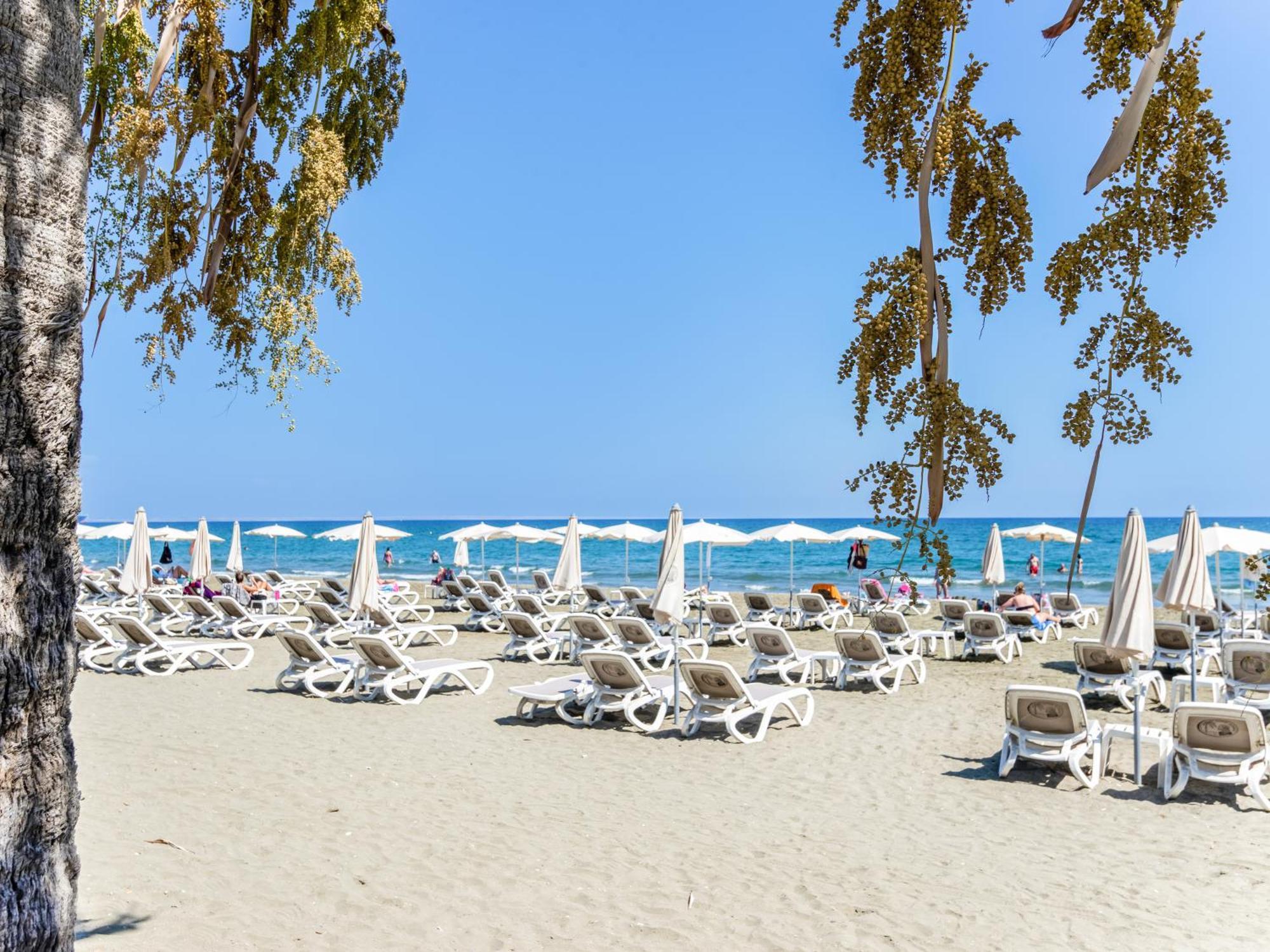 Sanders Gaia - Bright Two-Bedroom Apartment With Sea View Larnaca Exteriör bild
