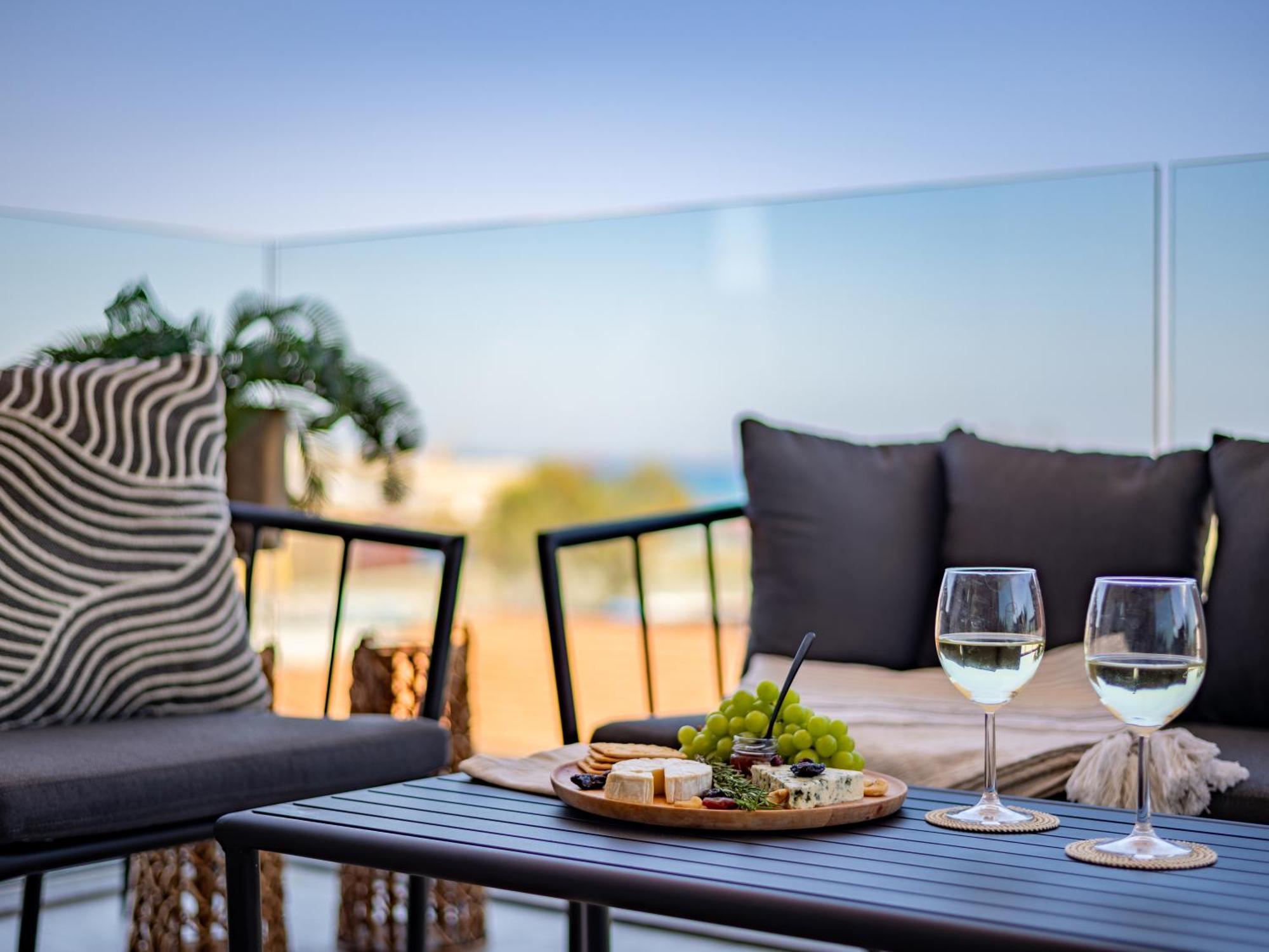 Sanders Gaia - Bright Two-Bedroom Apartment With Sea View Larnaca Exteriör bild
